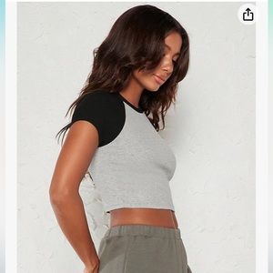 Forever 21 Women's Colorblock Raglan Sleeve Round Neck Slim Fitted Crop Tee-Larg